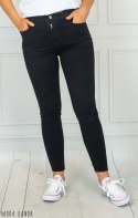 Czarne stylowe dopasowane spodnie damskie z elastycznego materiału jeans GOODIES - MODA SANOK Czarne stylowe dopasowane spodnie damskie z elastycznego materiału jeans GOODIES - MODA SANOK