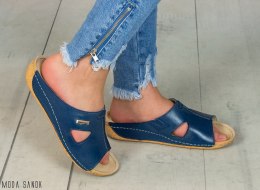 Damskie wsuwane klapki skórzane granatowe KINGA na niskim podeszwie - MODA SANOK
