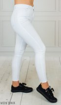 Damskie stylowe białe spodnie szarpany dół GOODIES Moda Sanok Damskie stylowe białe spodnie szarpany dół GOODIES Moda Sanok