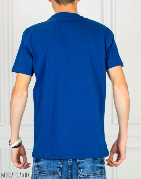 Granatowa Koszulka T-shirt z czarnym nadrukiem C męska Bastion MODA SANOK Granatowa Koszulka T-shirt z czarnym nadrukiem C męska Bastion MODA SANOK