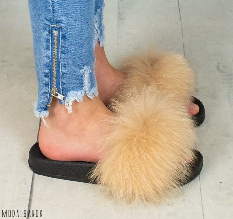 Klapki damskie z naturalnym futrem beż MODA SANOK Klapki damskie z naturalnym futrem beż MODA SANOK
