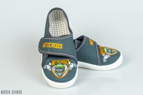 Szare pantofelki z aplikacją Motocross NAZO - MODA SANOK