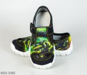 Czarne pantofle z zielono-żółtą aplikacją Viggami oddychające na rzepy - MODA SANOK