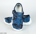 Granatowe pantofle z czarnymi wzorami Viggami oddychające na rzepy - MODA SANOK