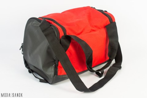 Mała torba sportowa Nike czerwona Moda Sanok Mała torba sportowa Nike czerwona Moda Sanok