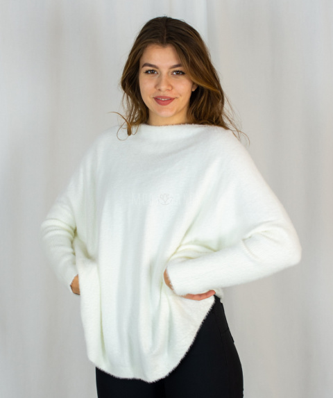 Damski miły ciepły długi lekki sweterek alpaka Salma - biały - Moda Sanok