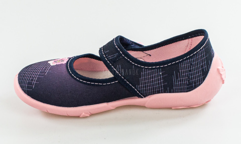 VIGGAMI Kamila pantofle, kapcie, oddychający spód i materiał, skórzana wkładka zaplikacją kwiatuszków MODA SANOK VIGGAMI Kamila pantofle, kapcie, oddychający spód i materiał, skórzana wkładka zaplikacją kwiatuszków MODA SANOK