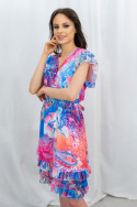 Zwiewna w kolorowy print sukienka z paskiem w talii, mini, krótka z dekoltem Zita - MODA SANOK Zwiewna w kolorowy print sukienka z paskiem w talii, mini, krótka z dekoltem Zita - MODA SANOK